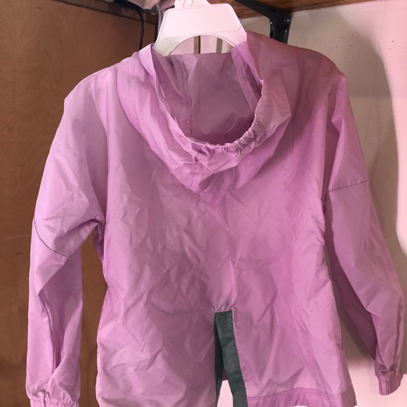 NWT NIKE PACKABLE WINDBREAKER - Picture 4 of 10